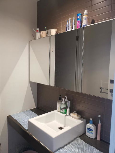 Room With King-size Bed Close To Melbourne CBD & Southern Cross Station - Surfers Gold Coast 2