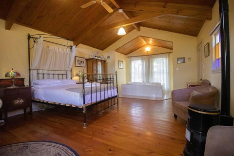 Rose Petal Cottage - Surfers Gold Coast 0