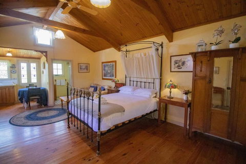 Rose Petal Cottage - Surfers Gold Coast 2