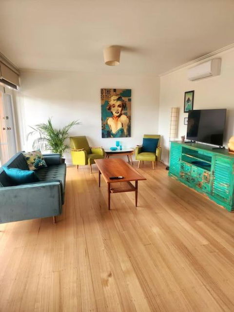 Rosebud Retro Retreat - Surfers Gold Coast 0