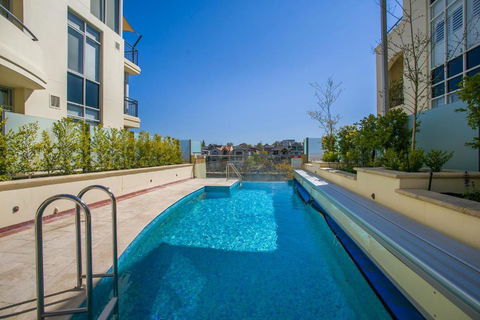 ROYA6320 - Royal Respite - Surfers Gold Coast 0