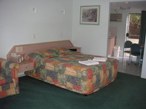 Runaway Bay Motor Inn - Surfers Gold Coast 3