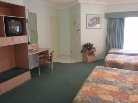 Runaway Bay Motor Inn - Surfers Gold Coast 2