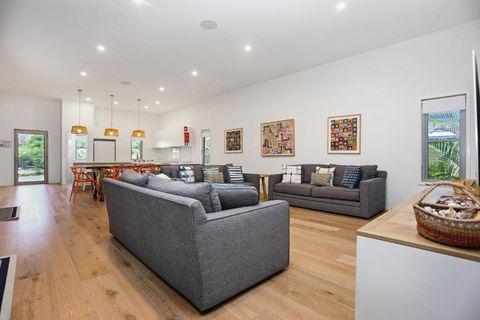 Russell Street Retreat - Surfers Gold Coast 0