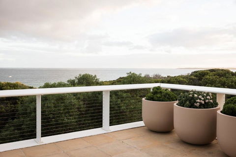 Sagres Queenscliff - Luxury House By The Beach - Surfers Gold Coast 3