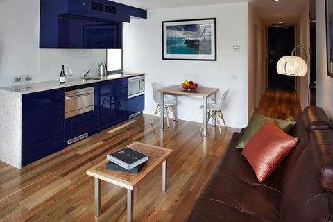 Salamanca Wharf Hotel - Surfers Gold Coast 1