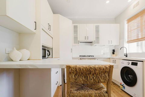 Salmon Calm - Trendy Velvet Allure By Albert Park - Surfers Gold Coast 1
