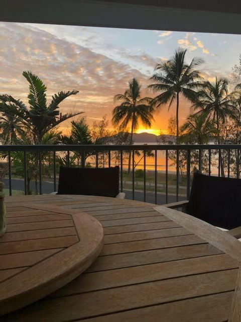 Salt On South - Beachfront Bliss - Surfers Gold Coast 2