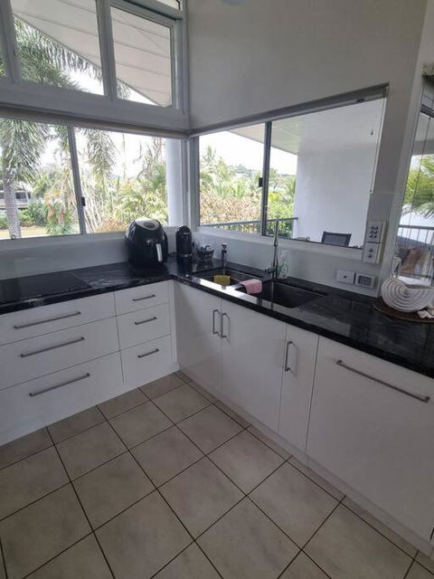 Salt On South - Beachfront Bliss - Surfers Gold Coast 3
