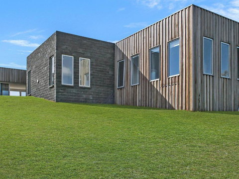 Saltwater Lodge - Surfers Gold Coast 2