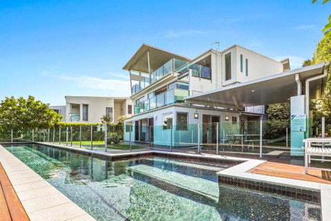 Saltwater, Sunrise Beach - Surfers Gold Coast 1