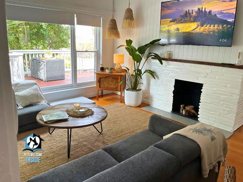 Saltwater Sunsets Seaside Haven With Ocean Views - Surfers Gold Coast 2