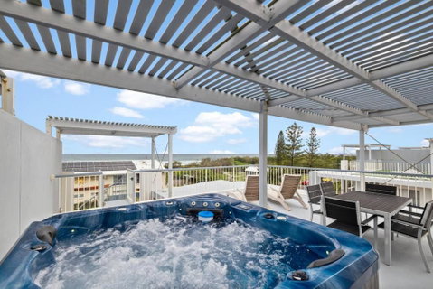 Salty Breeze - Rooftop Terrace & Jacuzzi - Surfers Gold Coast 0