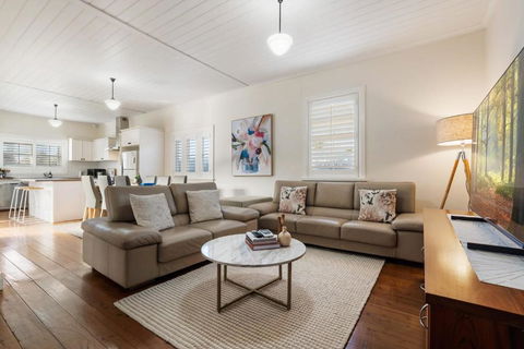 Sampson Cottage - Historic Charm - Surfers Gold Coast 3