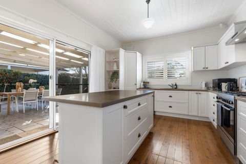 Sampson Cottage - Historic Charm - Surfers Gold Coast 2