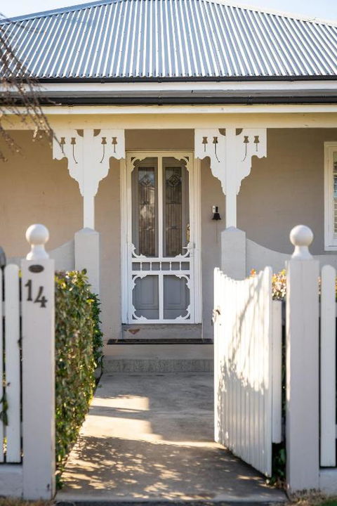 Sampson Cottage - Historic Charm - Surfers Gold Coast 0
