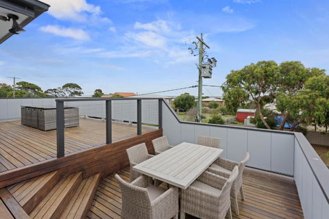 Sanctuary Lodge By Ready Set Stay - BYO LINEN & TOWELS - Surfers Gold Coast 3