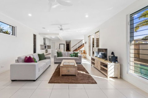 Sand And Sea Beach House - Surfers Gold Coast 1
