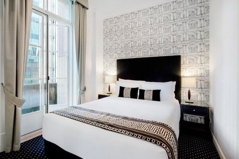 Rothbury Hotel - Surfers Gold Coast 1