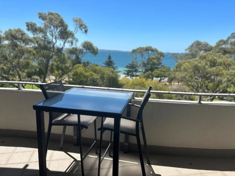 Rockingham Waterfront At Nautilus - Surfers Gold Coast 1