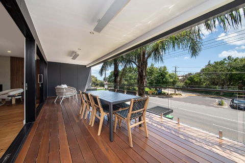 Sandringham Sunshine Escape - Surfers Gold Coast 1