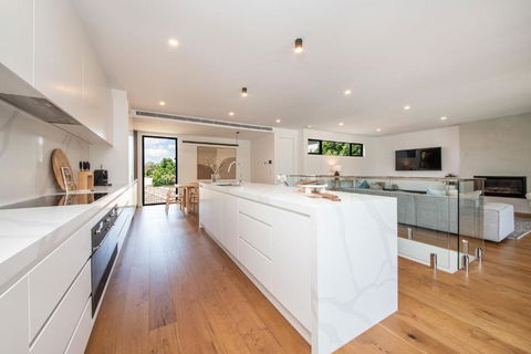 Sandringham Sunshine Escape - Surfers Gold Coast 3