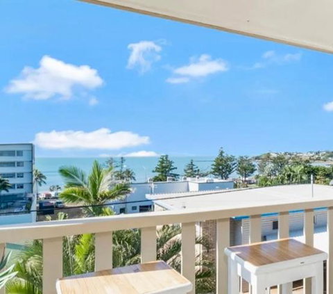 Sandhaven Bungalow - Surfers Gold Coast 1