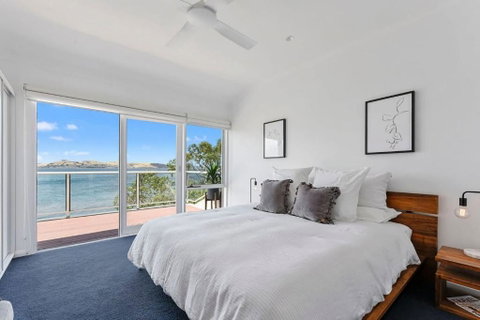 Sandy Bay Beachfront Oasis Direct Beach Access - Surfers Gold Coast 3
