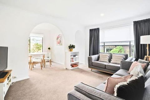 Sandy Bay Cozy Cottage Close To CBD - Surfers Gold Coast 0