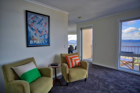 Sandy Bay Townhouse - Surfers Gold Coast 1