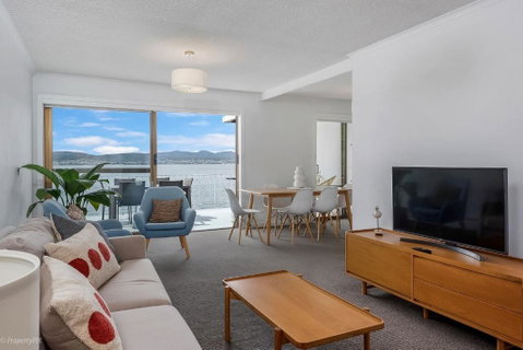 Sandy Bay Waterfront - Surfers Gold Coast 2