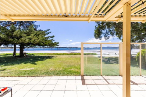 Sandy Beach House Corlette Unit 1 Waterfront WI-FI Aircon - Surfers Gold Coast 1