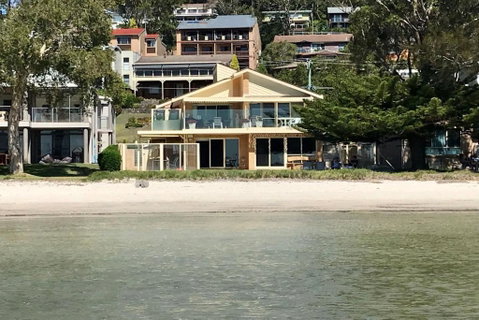 Sandy Beach House Corlette Unit 1 Waterfront WI-FI Aircon - Surfers Gold Coast 0