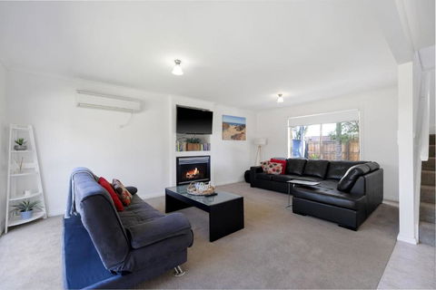 Sandy Beach House Cowes - Surfers Gold Coast 2