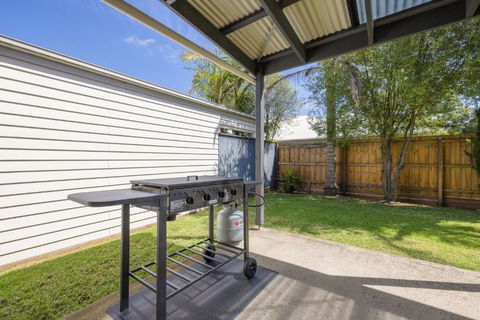 Sandy Beach House Cowes - Surfers Gold Coast 3