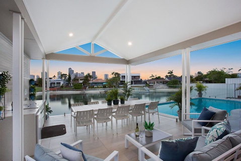 Sandy Cove - Surfers Gold Coast 0