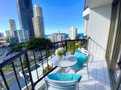 Sea Views, 150 mtrs to Surfers Beach, Ideal Location for Surfers Paradise