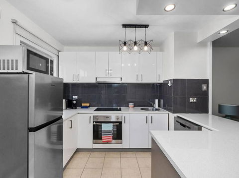 Sandy Bay Apartment With Hobart River View, Near UTAS - Stroll To Cafes And Shops - Surfers Gold Coast 3