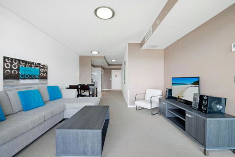 Sierra Grand Modern 1 Bedroom Apartment - CoastHM - Surfers Gold Coast 3