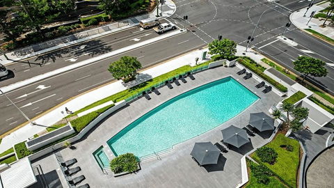 Sierra Grand Modern 1 Bedroom Apartment - CoastHM - Surfers Gold Coast 1