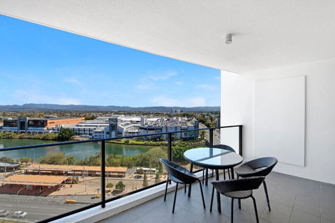 Sierra Grand Modern 1 Bedroom Apartment - CoastHM - Surfers Gold Coast 2