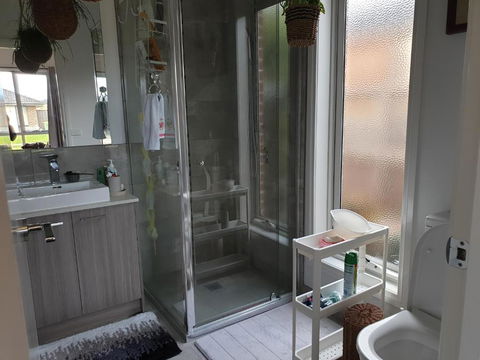 Snug & Cozy Ensuite In A New House - Surfers Gold Coast 2