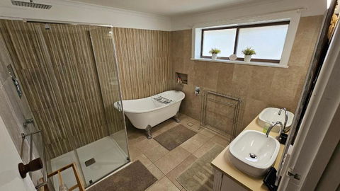 Spacious Holiday Home - Waikerie - Surfers Gold Coast 2