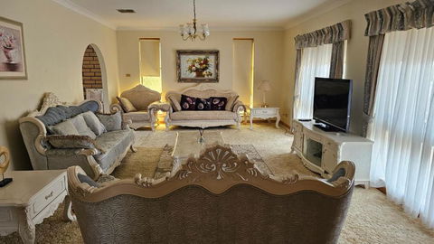 Spacious Holiday Home - Waikerie - Surfers Gold Coast 1