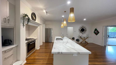 StayAU 4BRM Chic Urban Retreat - Surfers Gold Coast 3