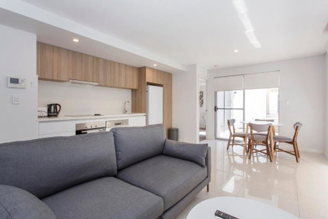 Stirling Apartment 1- Modern Central Apartment - Surfers Gold Coast 2