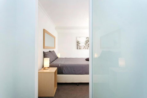 Stirling Apartment 1- Modern Central Apartment - Surfers Gold Coast 0