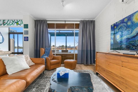 Stunning Lake View Townhouse-Dream Staycation - Surfers Gold Coast 3