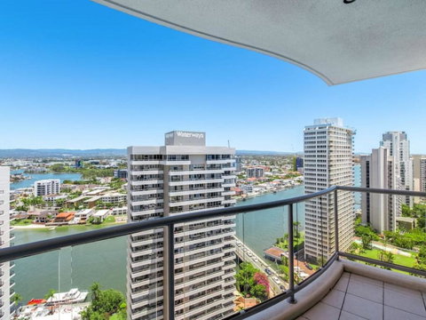 Stunning Riverview 2BR Holiday Apt Good Location - Surfers Gold Coast 1