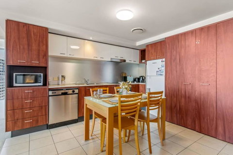 Stunning Riverview 2BR Holiday Apt Good Location - Surfers Gold Coast 3